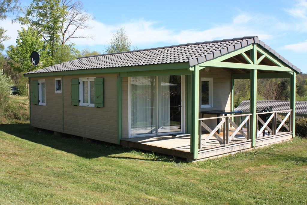 Cottages Du Lac De Miel Beynat Rom bilde